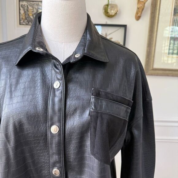 Maniere De Voir Faux Leather Snap Front Oversized Shirt 8 L - Picture 2 of 9